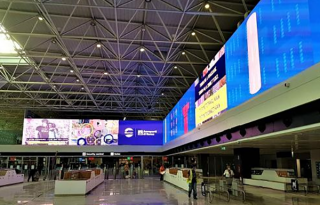 机场候机大厅升级改造大面积LED显示屏的优势
